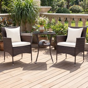 Conjunto de jardim de 3 peças: cadeiras de vime castanho misto com mesa de vidro temperado de dupla camada Castanho com almofadas brancas