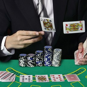 Conjunto com 500 Texas Holdem Poker Chips e Aluminium Blackjack  56 x 20 x 6 cm Prata