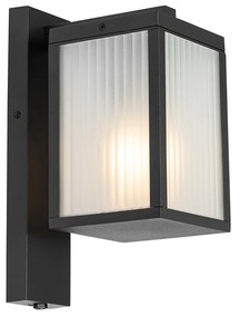 Lanterna de parede exterior preta com vidro canelado e sensor crepuscular - Charlois Moderno