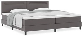 Cama Box com colchão cinza, 200x200 cm, em couro sintético.