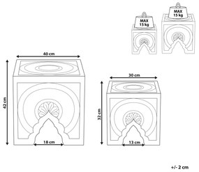 Conjunto de 2 mesas de apoio em madeira escura SHUKUR Beliani