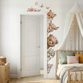 Um autocolante encantador à volta da porta - Animais da floresta com flores