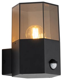 Candeeiro de parede exterior preto com vidro fumê hexagonal e sensor de movimento - Dinamarca Moderno